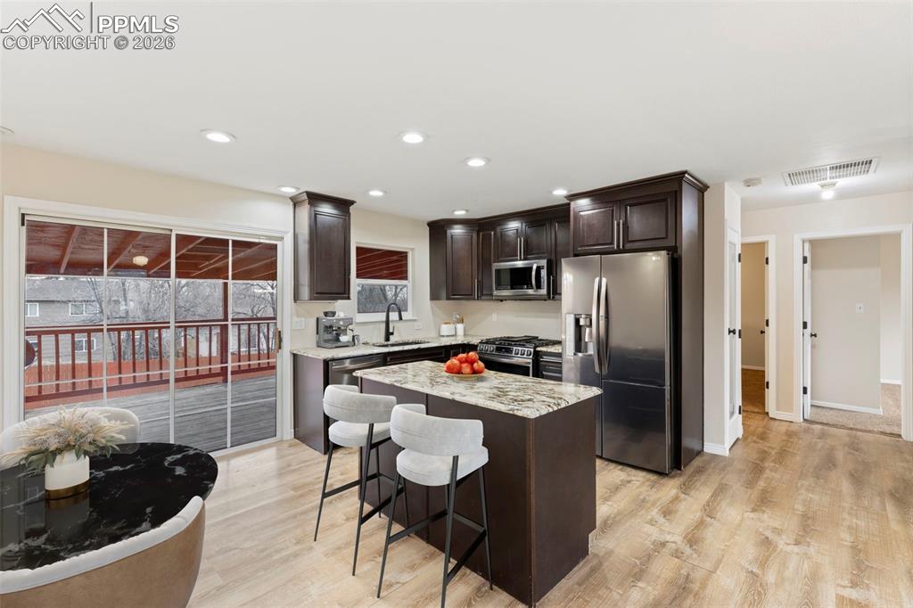 Image 16 of 50: Kitchen