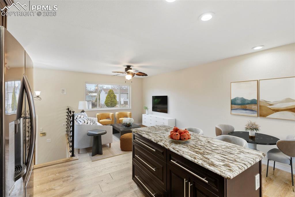 Image 18 of 50: Kitchen