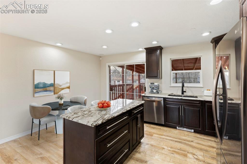 Image 20 of 50: Kitchen