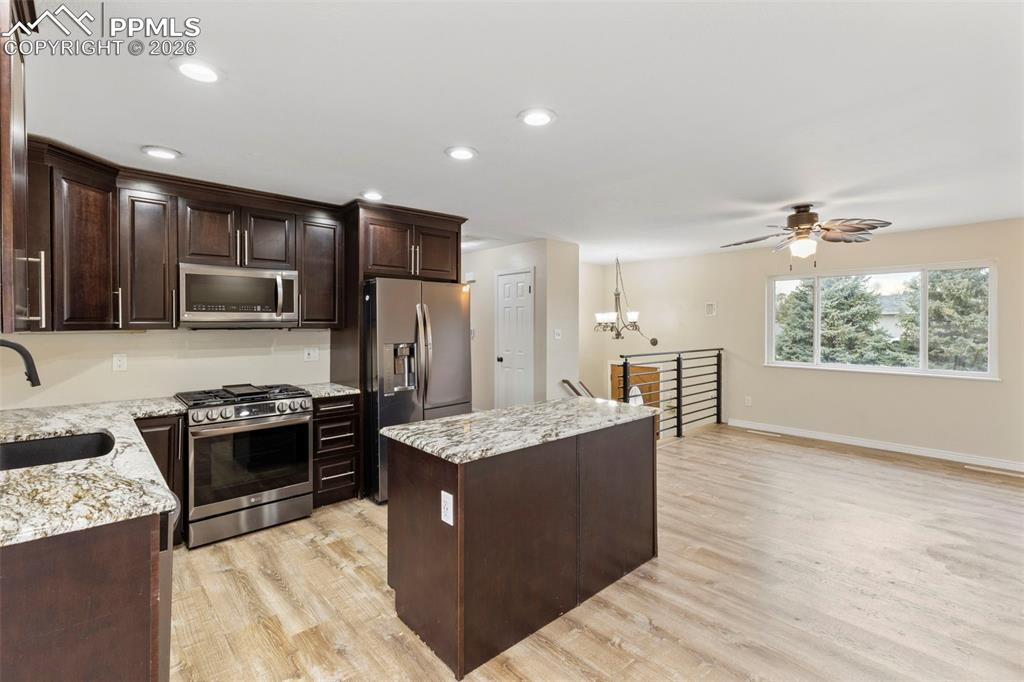 Image 22 of 50: Kitchen