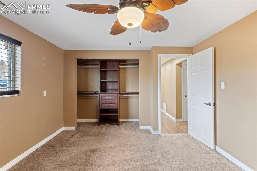 Image 26 of 50: Bedroom