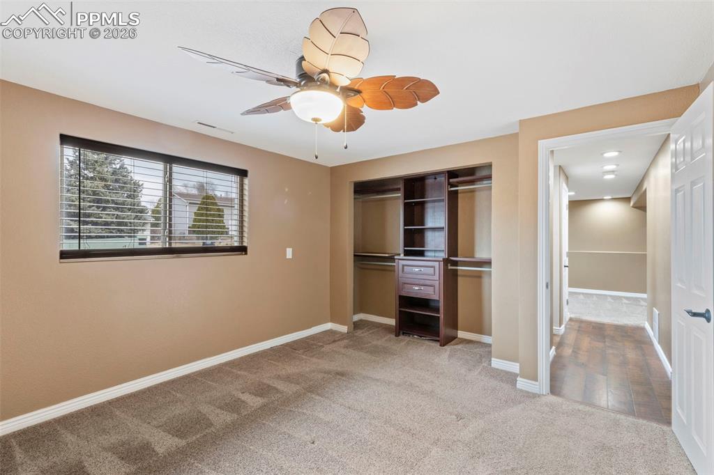 Image 27 of 50: Bedroom