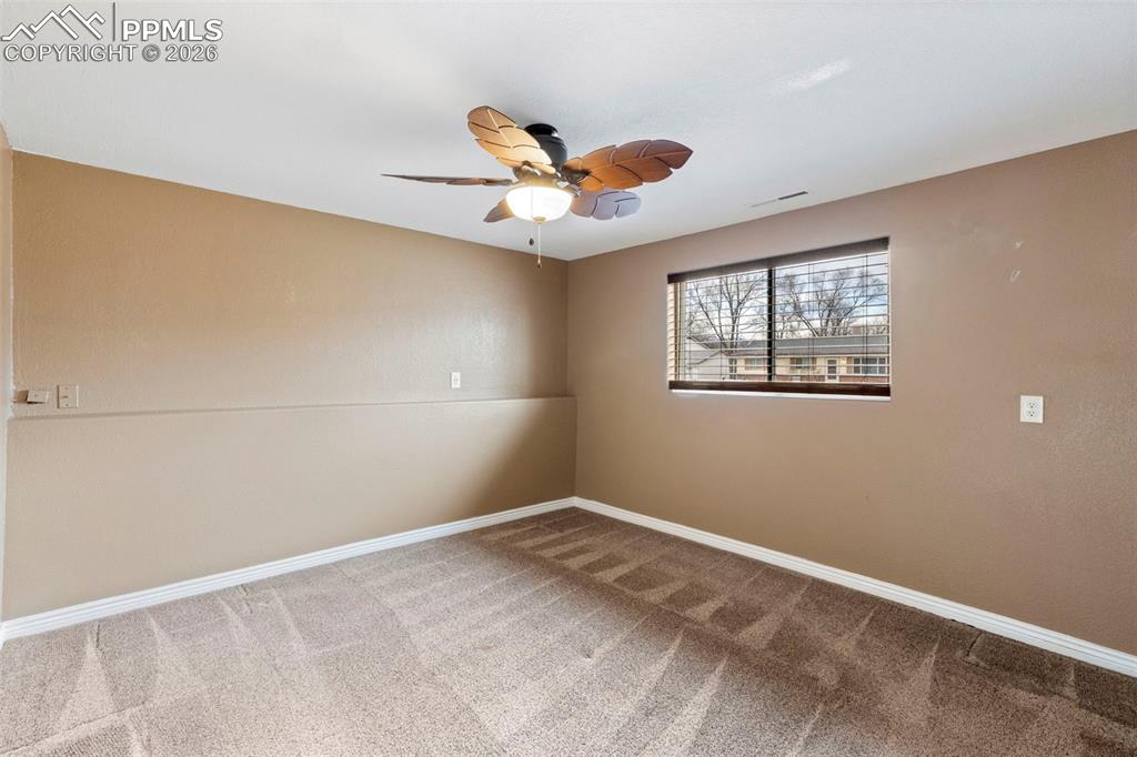 Image 28 of 50: Bedroom