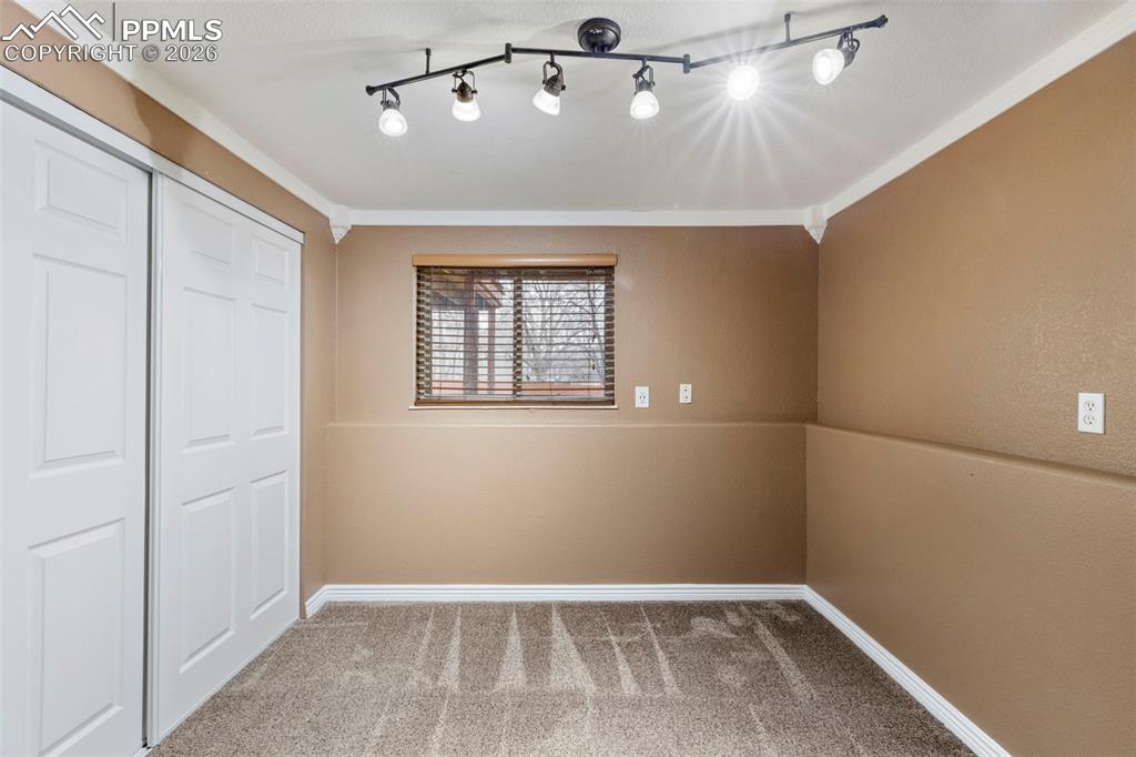 Image 31 of 50: Bedroom