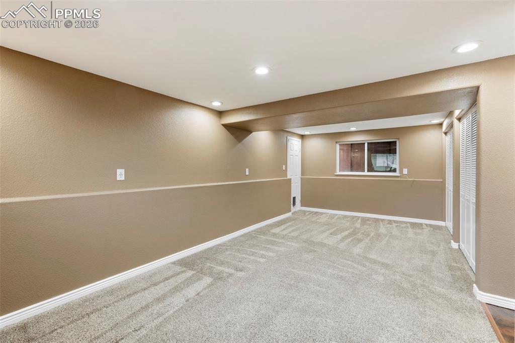 Image 41 of 50: Family Room