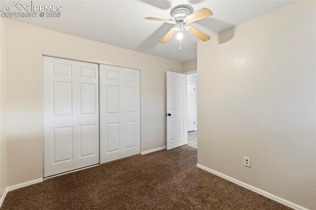 Image 42 of 50: Bedroom