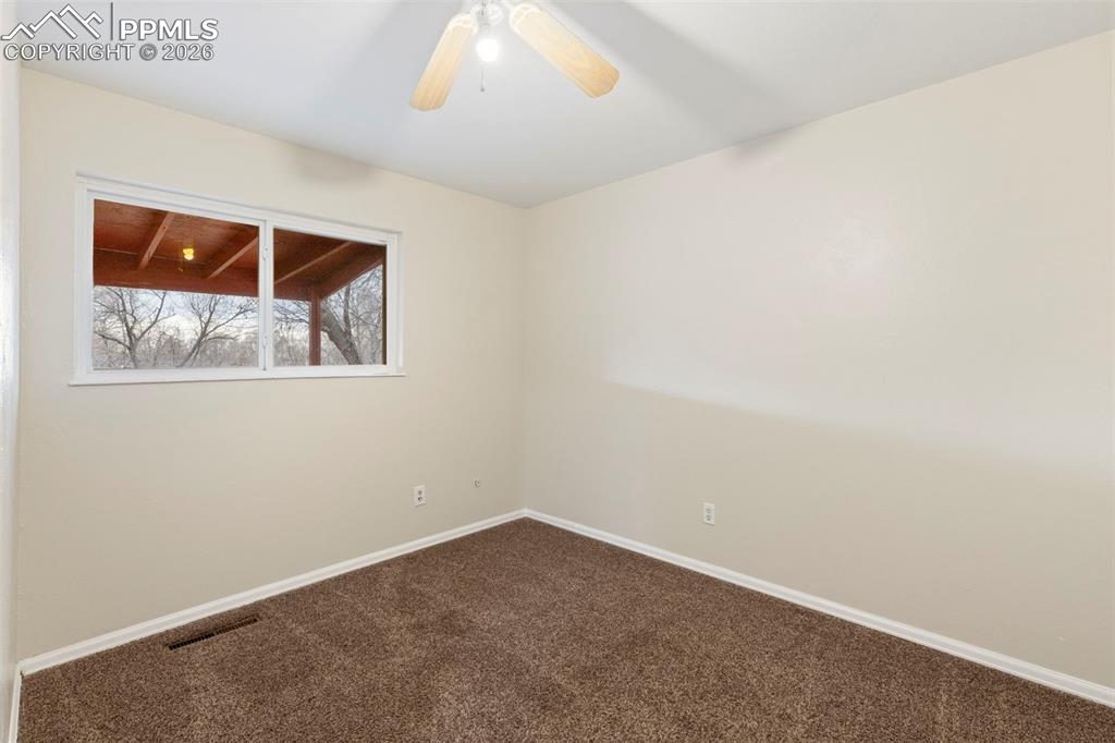 Image 43 of 50: Bedroom