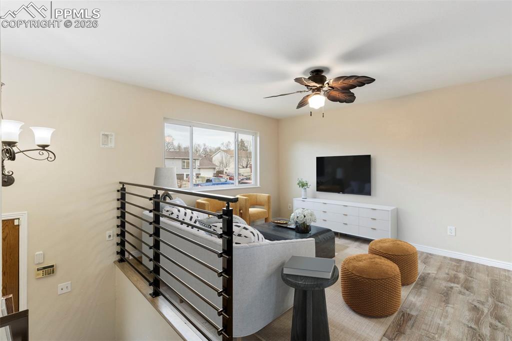 Image 6 of 50: Living Room