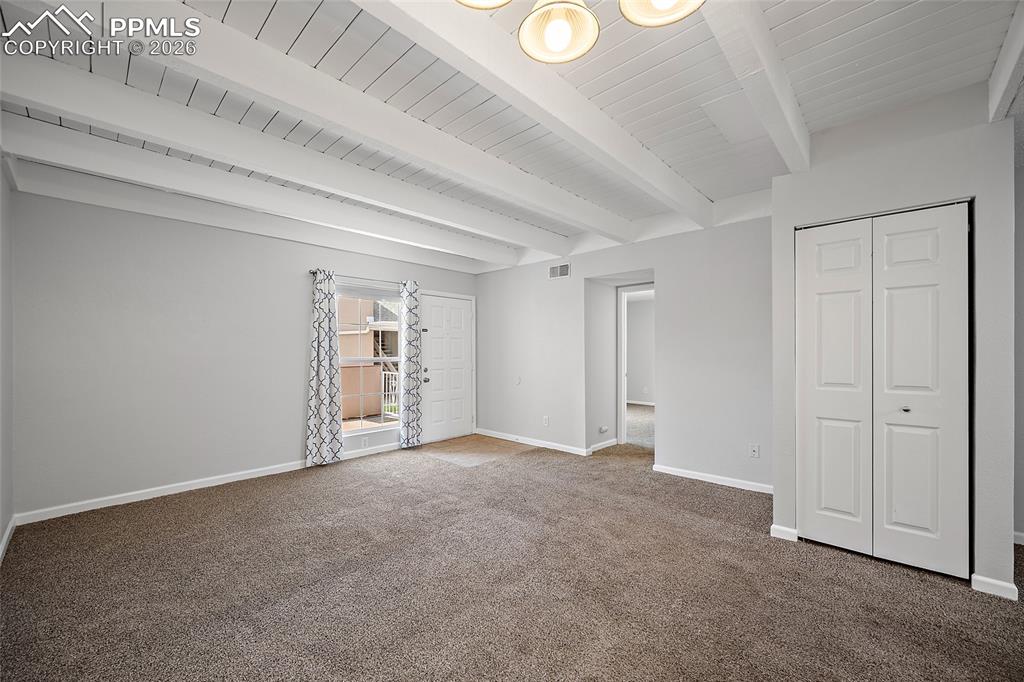 Image 15 of 40: Living Room