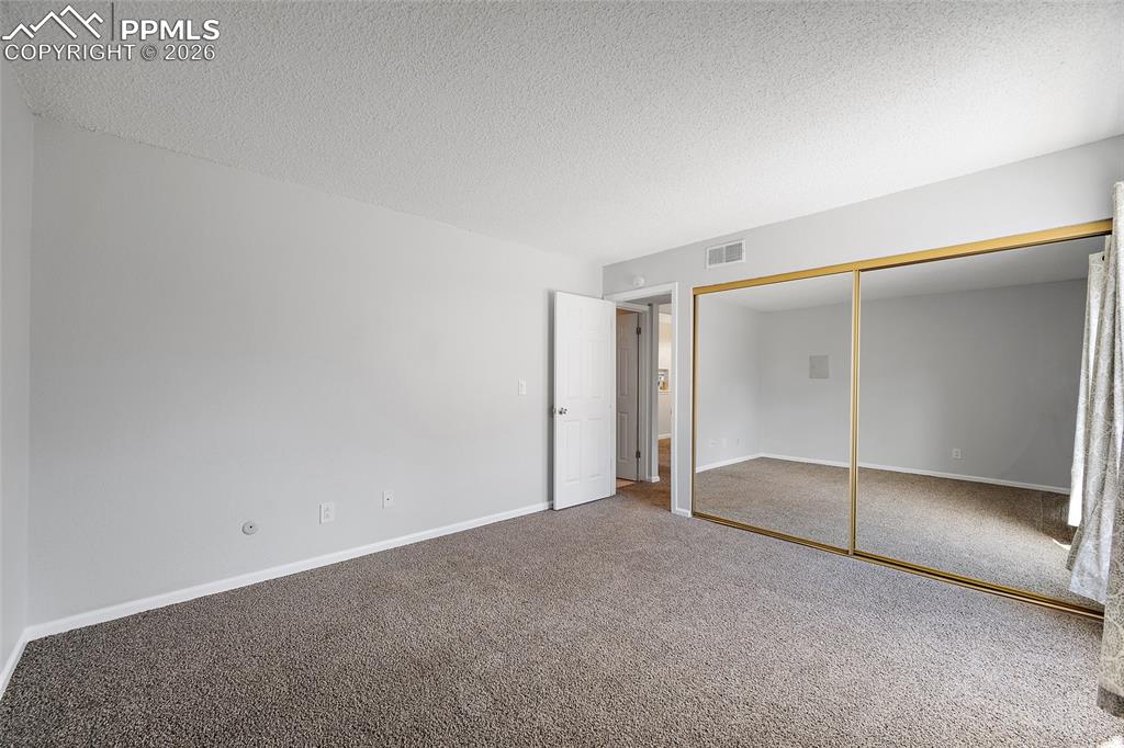 Image 21 of 40: Bedroom