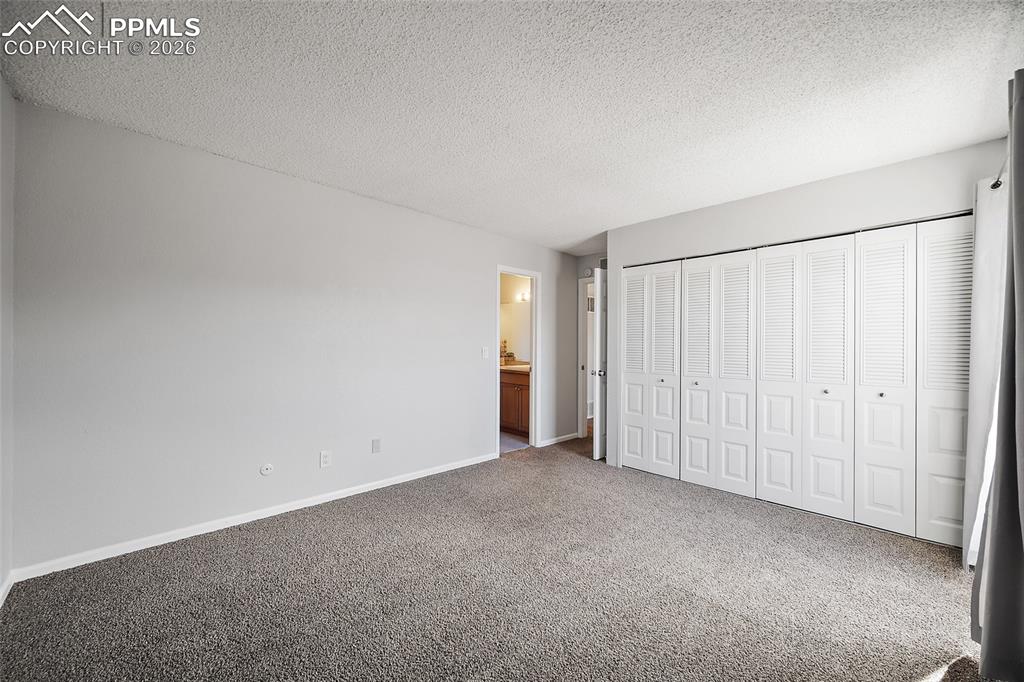 Image 29 of 40: Bedroom