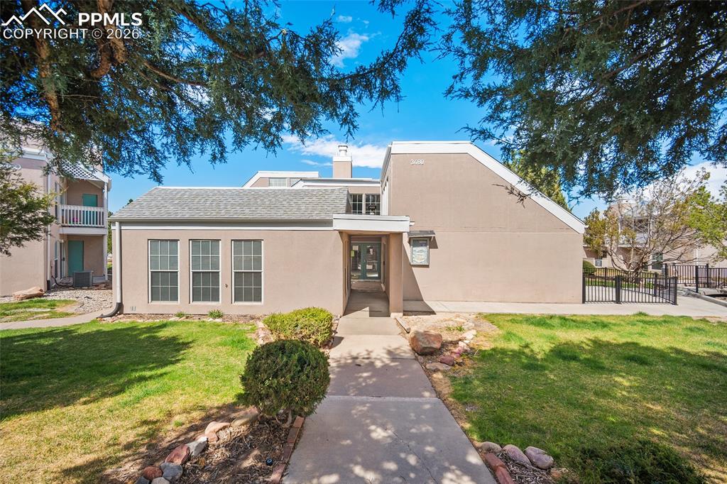 Image 3 of 40: Side of Structure