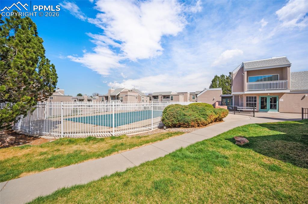 Image 37 of 40: Pool