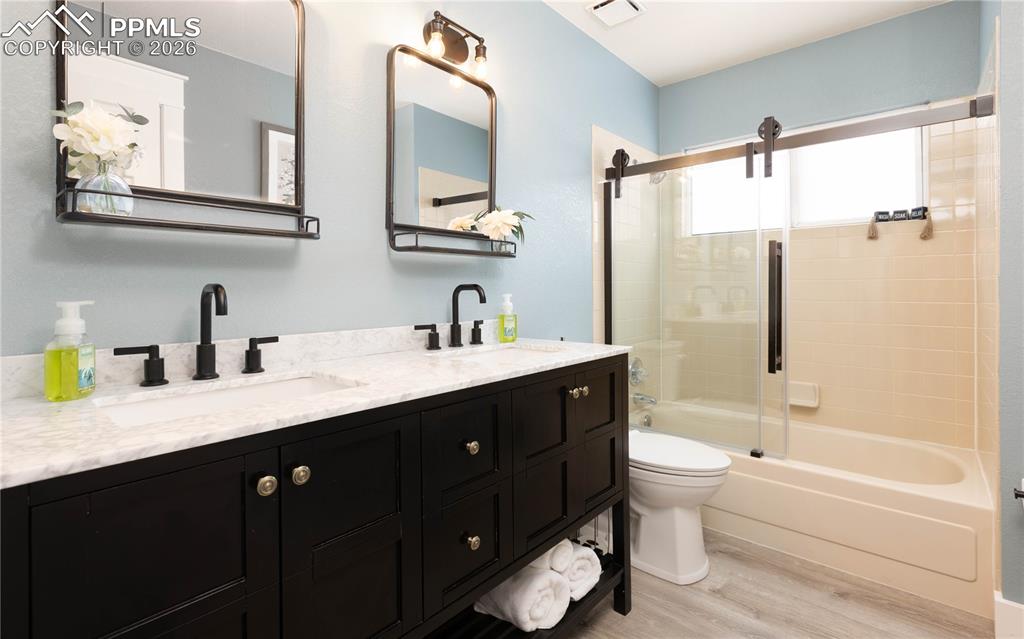 Image 16 of 42: Main-Level full bath