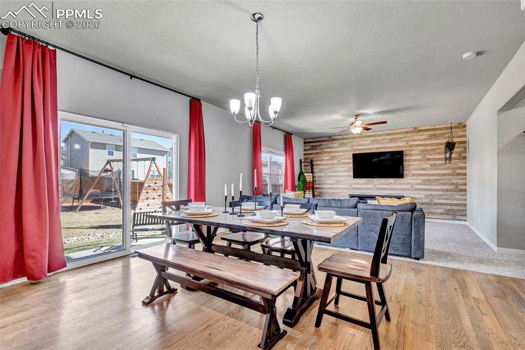 Image 10 of 45: Dining Area