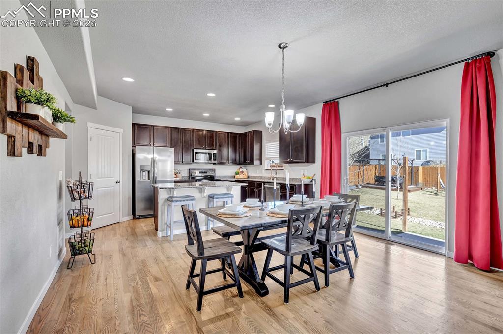 Image 11 of 45: Dining Area