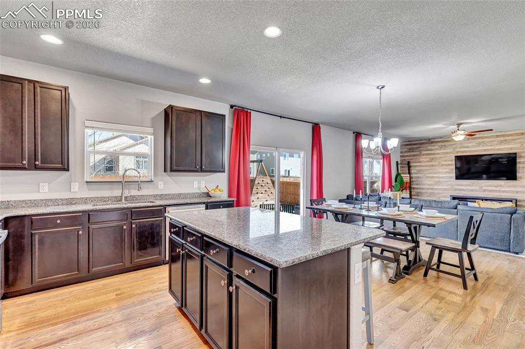 Image 13 of 45: Kitchen