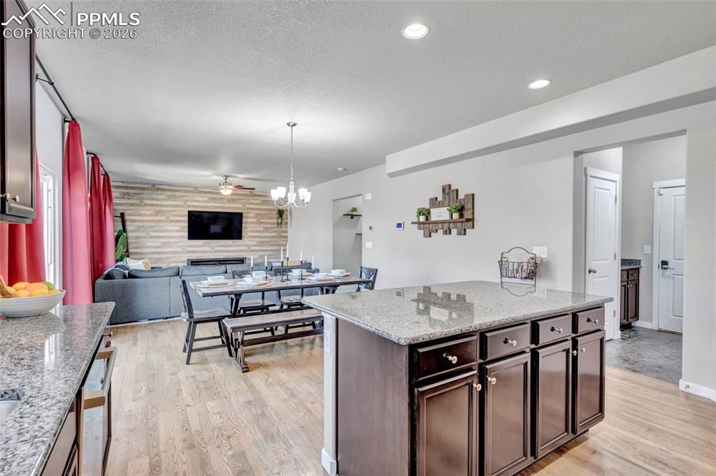 Image 16 of 45: Kitchen