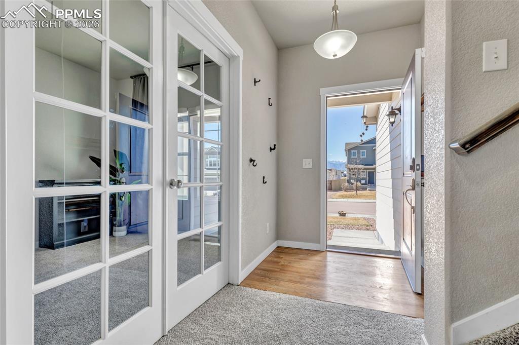 Image 19 of 45: Entry