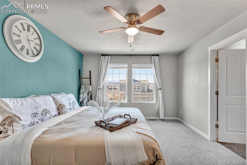 Image 25 of 45: Bedroom