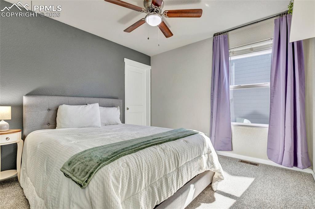 Image 34 of 45: Bedroom