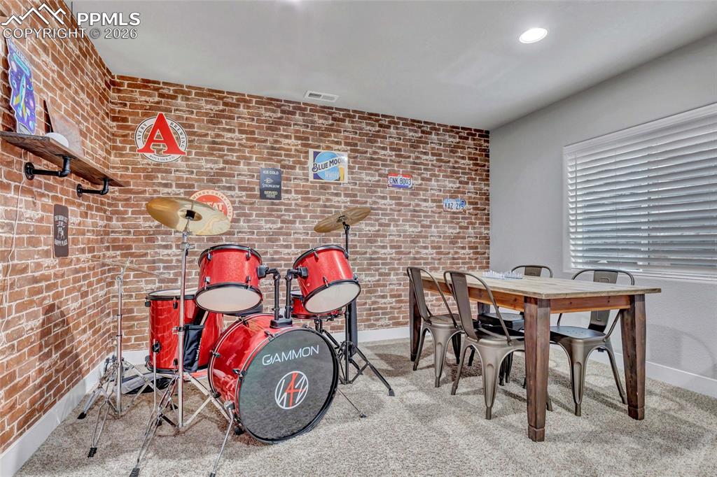 Image 36 of 45: Dining Area