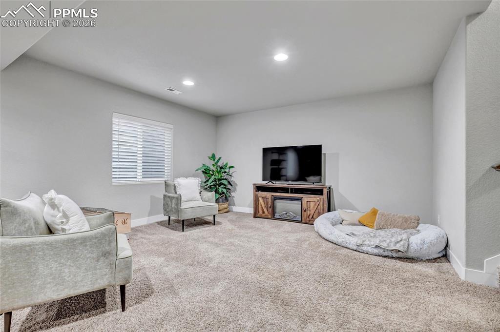 Image 37 of 45: Living Room