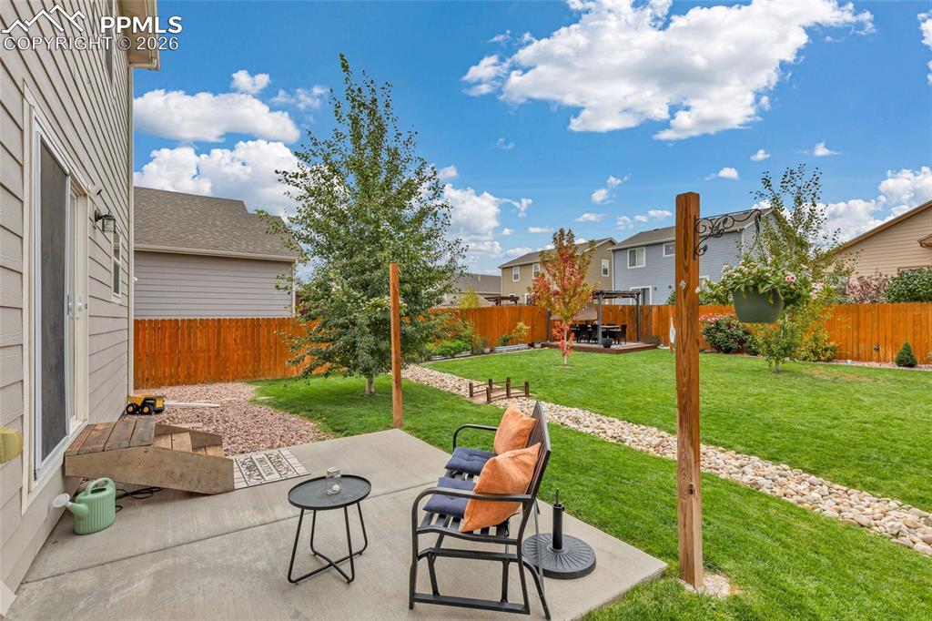 Image 5 of 45: Patio