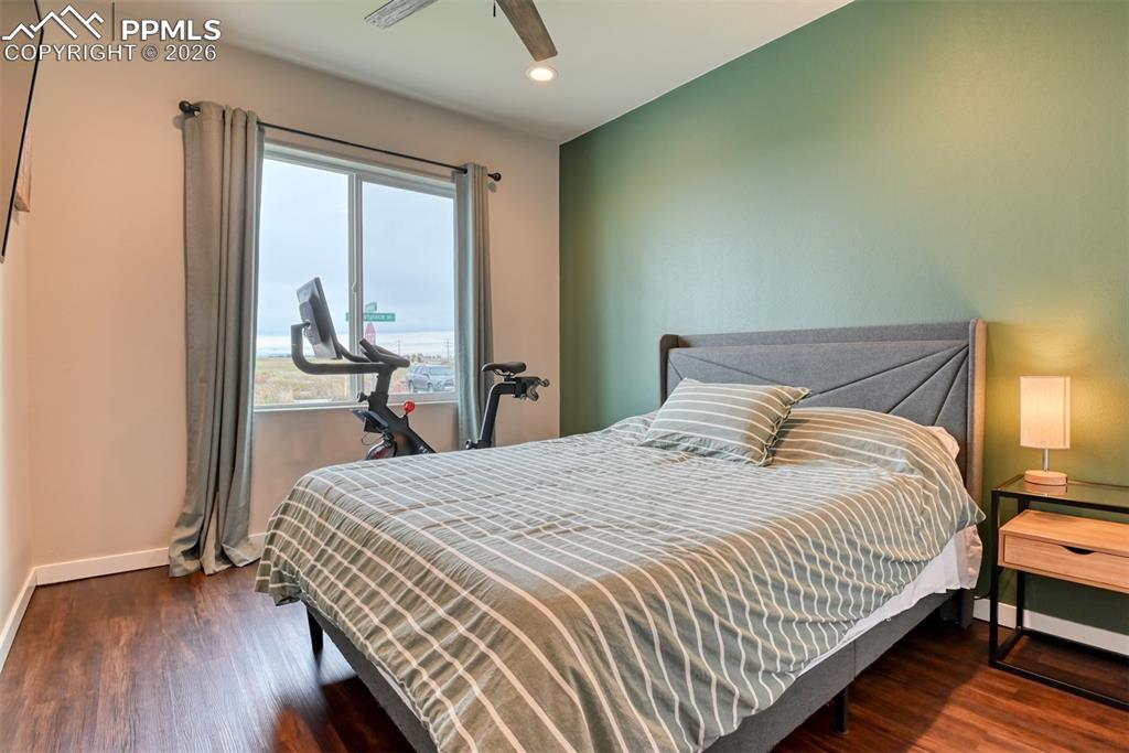 Image 12 of 31: Bedroom