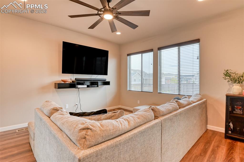 Image 16 of 31: Living Room