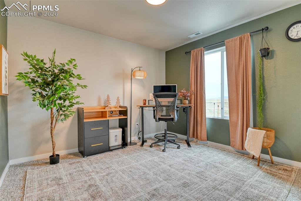 Image 24 of 31: Office