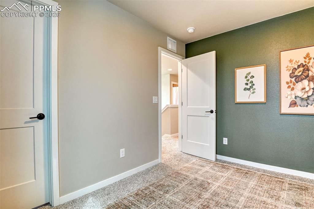 Image 26 of 31: Bedroom