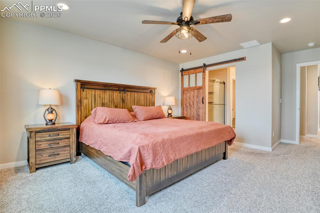 Image 27 of 31: Bedroom