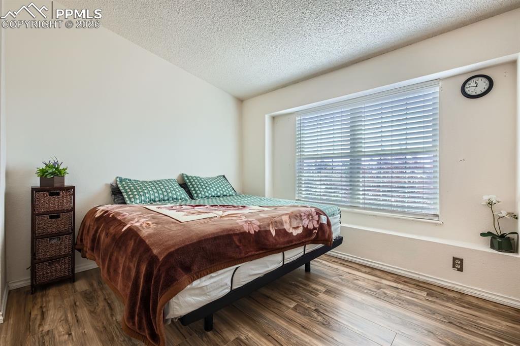 Image 13 of 32: Bedroom