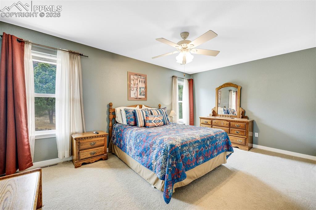 Image 12 of 40: Bedroom