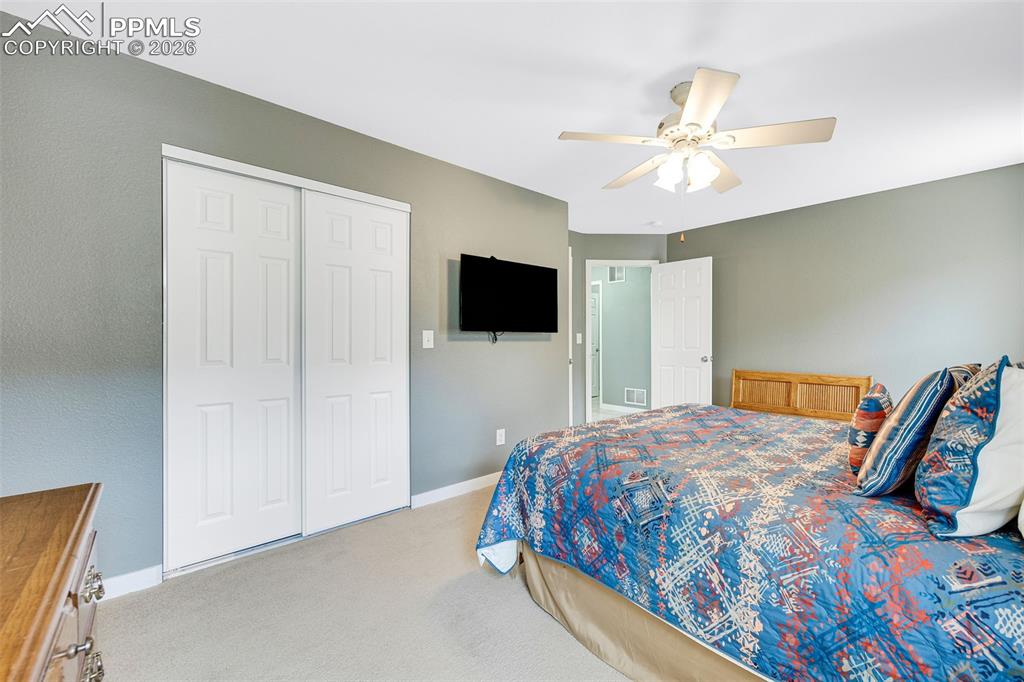 Image 13 of 40: Bedroom