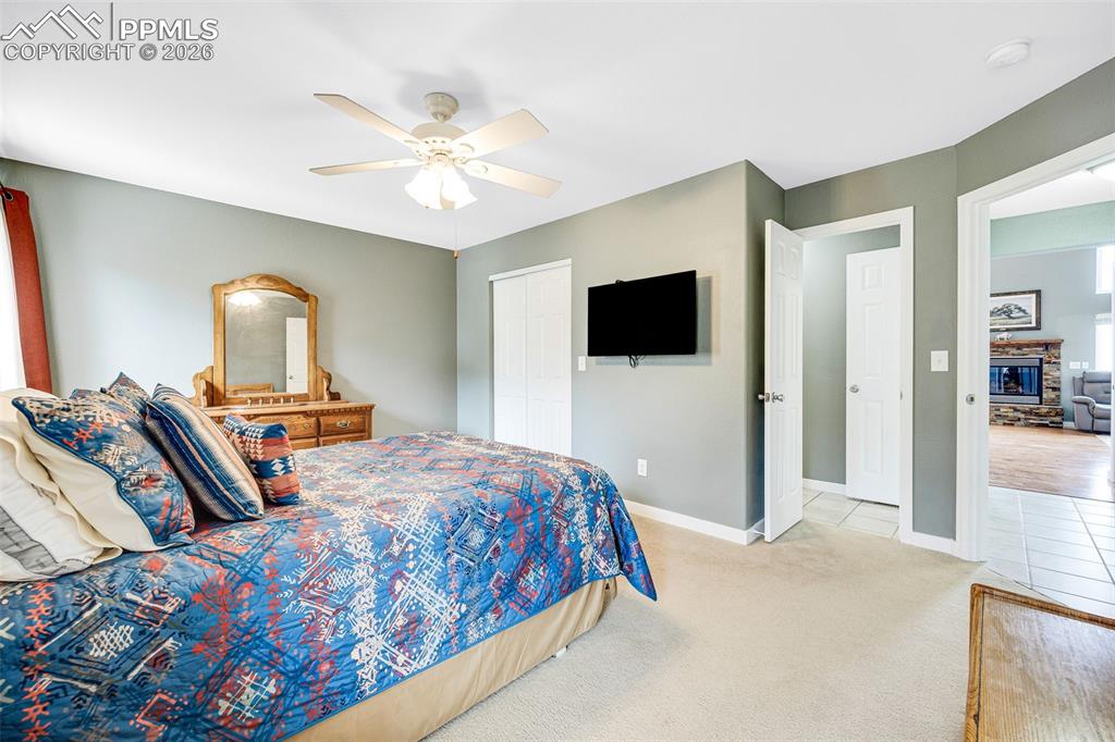 Image 14 of 40: Bedroom