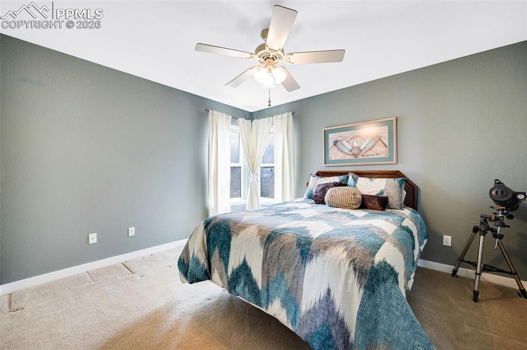 Image 17 of 40: Bedroom