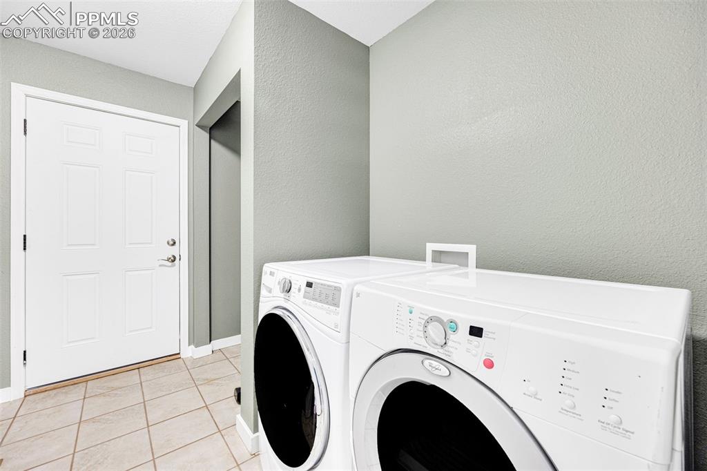 Image 20 of 40: Laundry