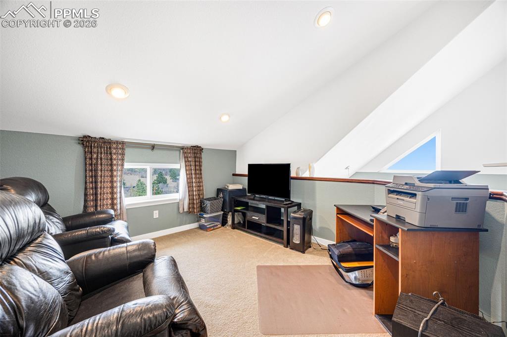 Image 21 of 40: Living Room