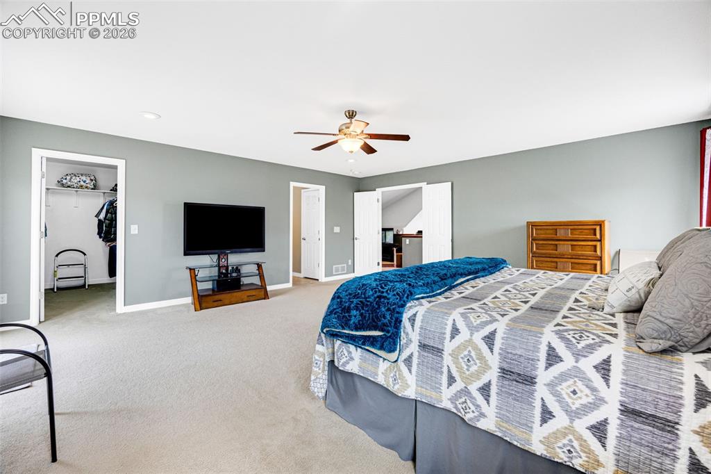 Image 26 of 40: Bedroom