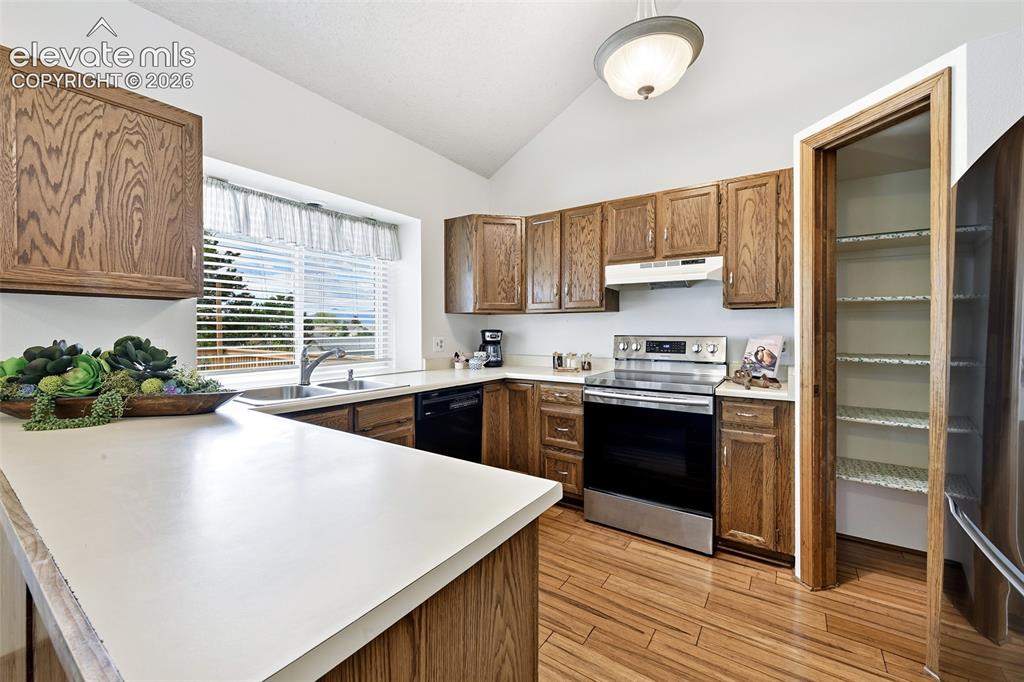 Image 10 of 45: Kitchen with pantry and views!