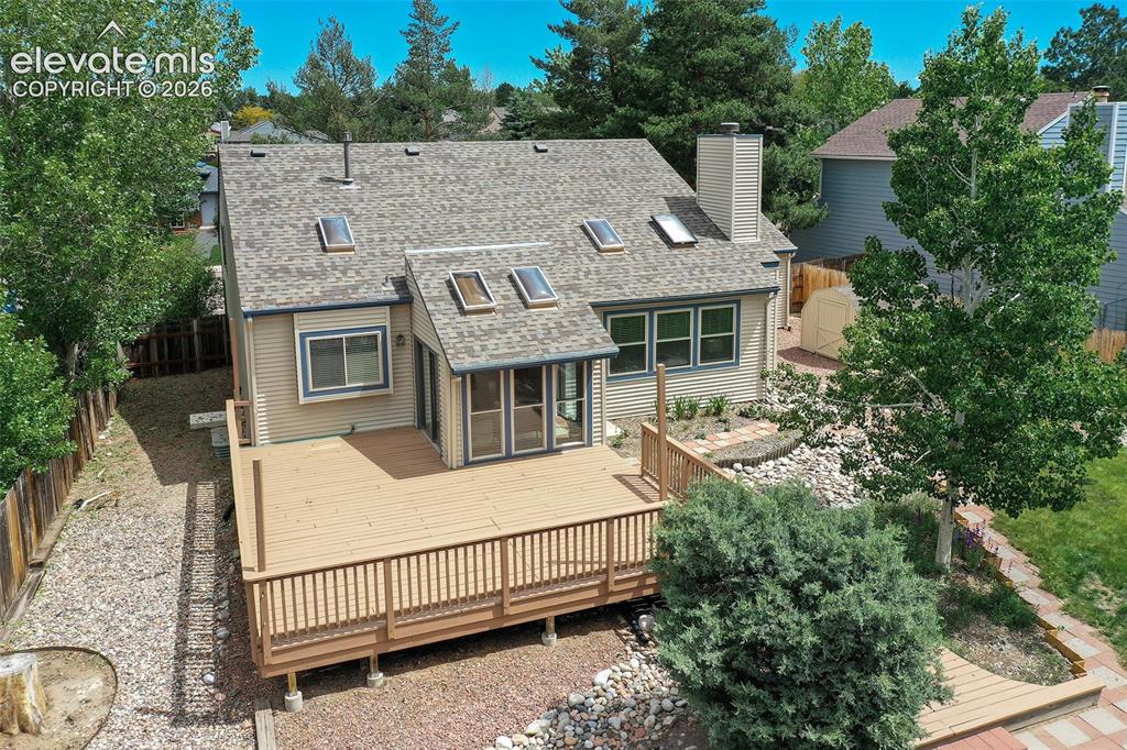 Image 27 of 45: Large back deck for entertaining!
