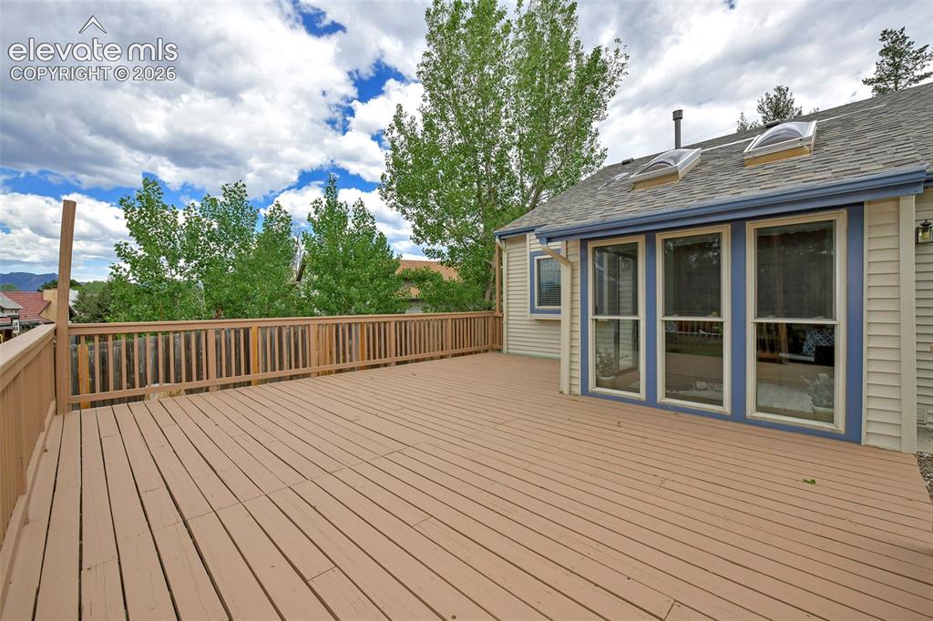 Image 28 of 45: Access from either side of sunroom