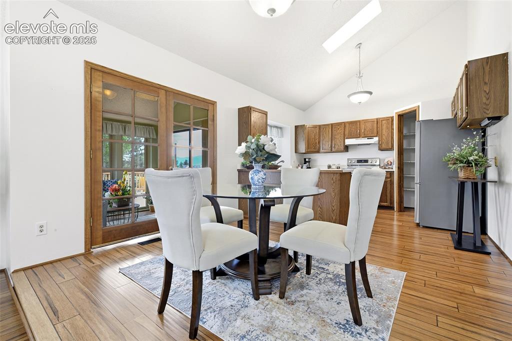 Image 7 of 45: Walkout dining area open to the kitchen