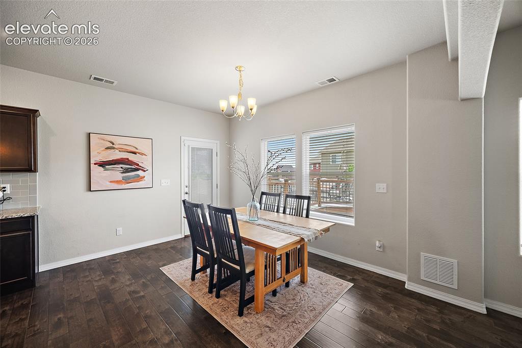 Image 14 of 49: Dining area