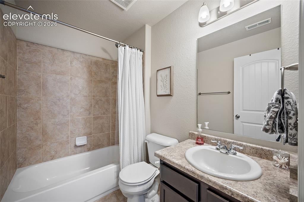 Image 29 of 49: Bathroom