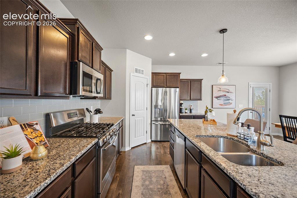 Image 9 of 49: Kitchen