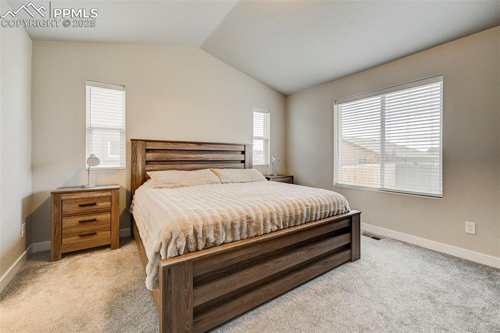 Image 10 of 19: Bedroom