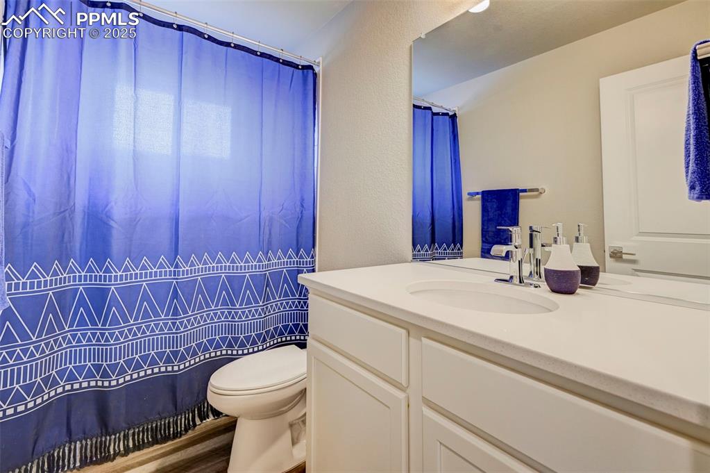 Image 16 of 19: Bathroom